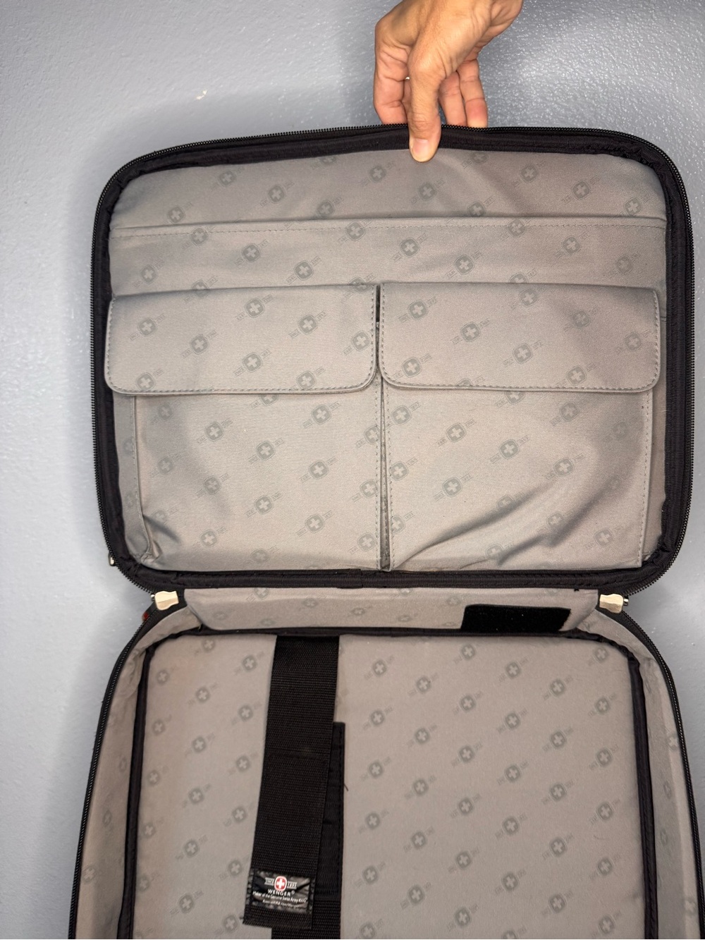 SwissGear Black and Red Professional Laptop Briefcase - Picture 5 of 8
